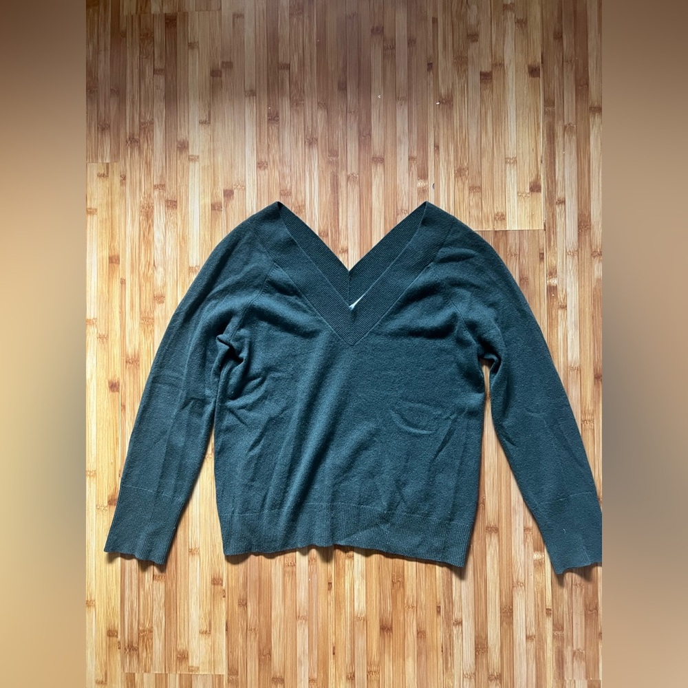 Equipment Femme Green V-Neck Sweater